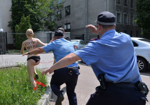 zasedanie-pussi.jpg