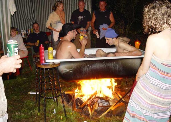 badewanne-feuer-party-bath-tub-fire.jpg