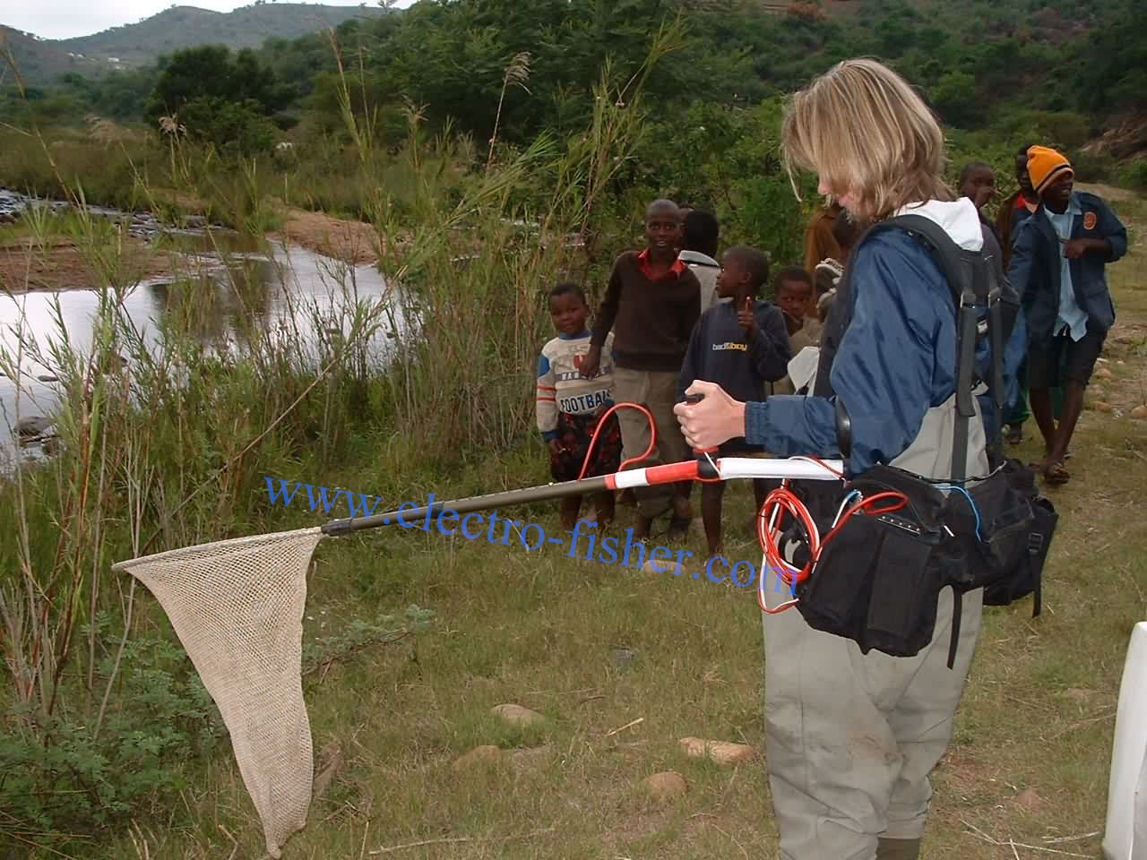 electrofishing-scientist-2.jpg