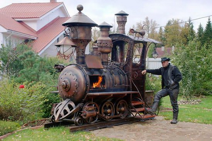 steampunk-locomotive-grill-1.jpg