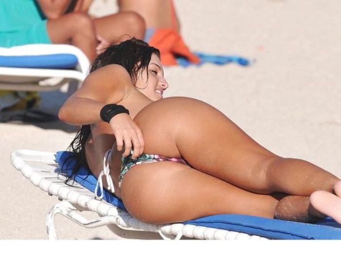 its_whale_tail_time_17.jpg